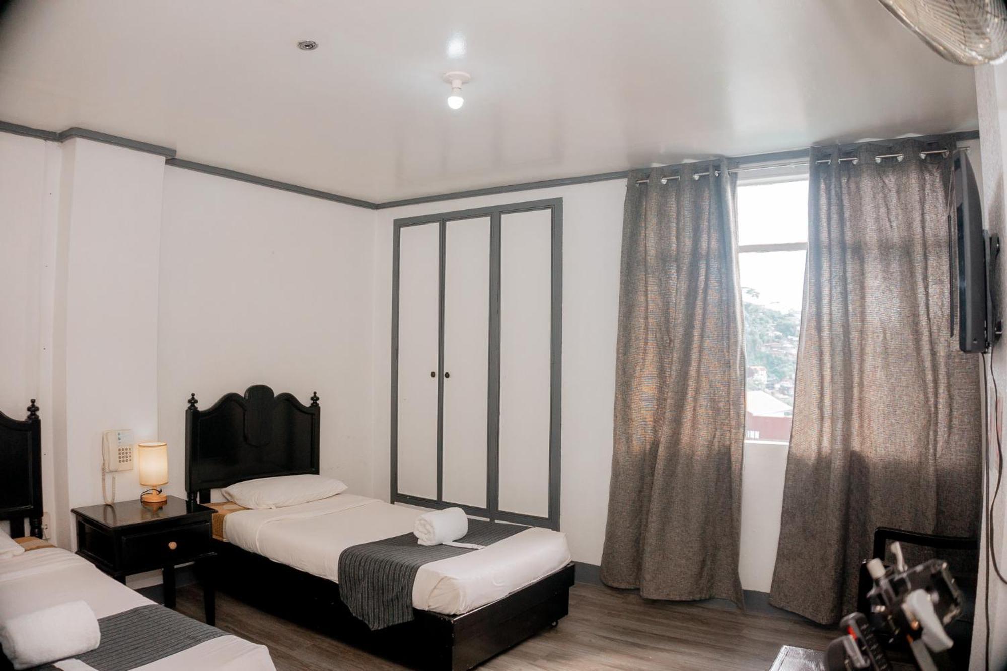 Mount Crest Hotel Baguio City Esterno foto